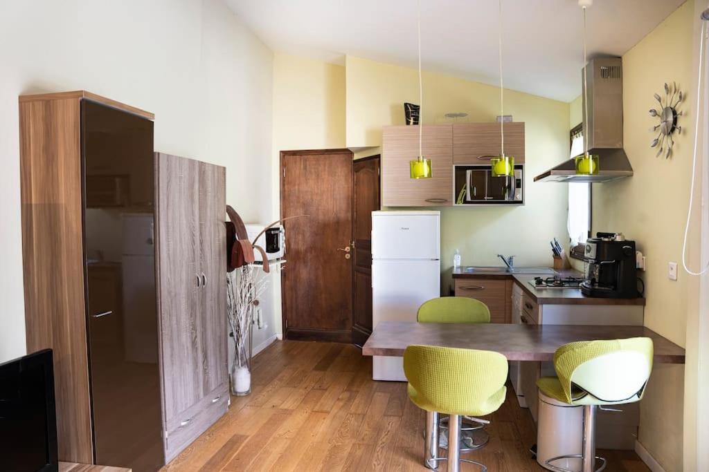 Apartment Independant Avec Piscine *